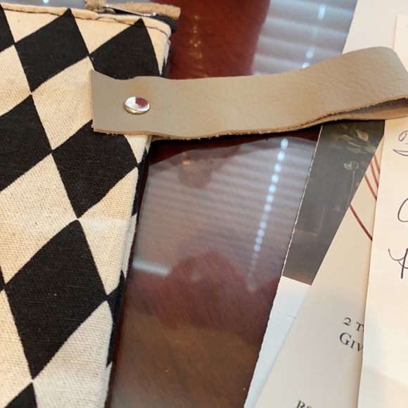 NEW Handmade B&N  Zipper Bag 13” x 9”. - Picture 2 of 6